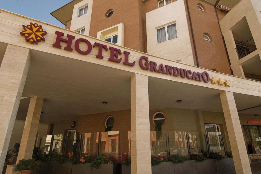 מונטלופו פיורנטינו Hotel Granducato מראה חיצוני תמונה