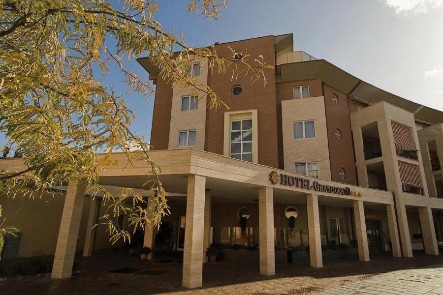 מונטלופו פיורנטינו Hotel Granducato מראה חיצוני תמונה