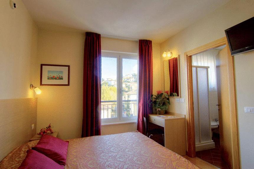 מונטלופו פיורנטינו Hotel Granducato חדר תמונה